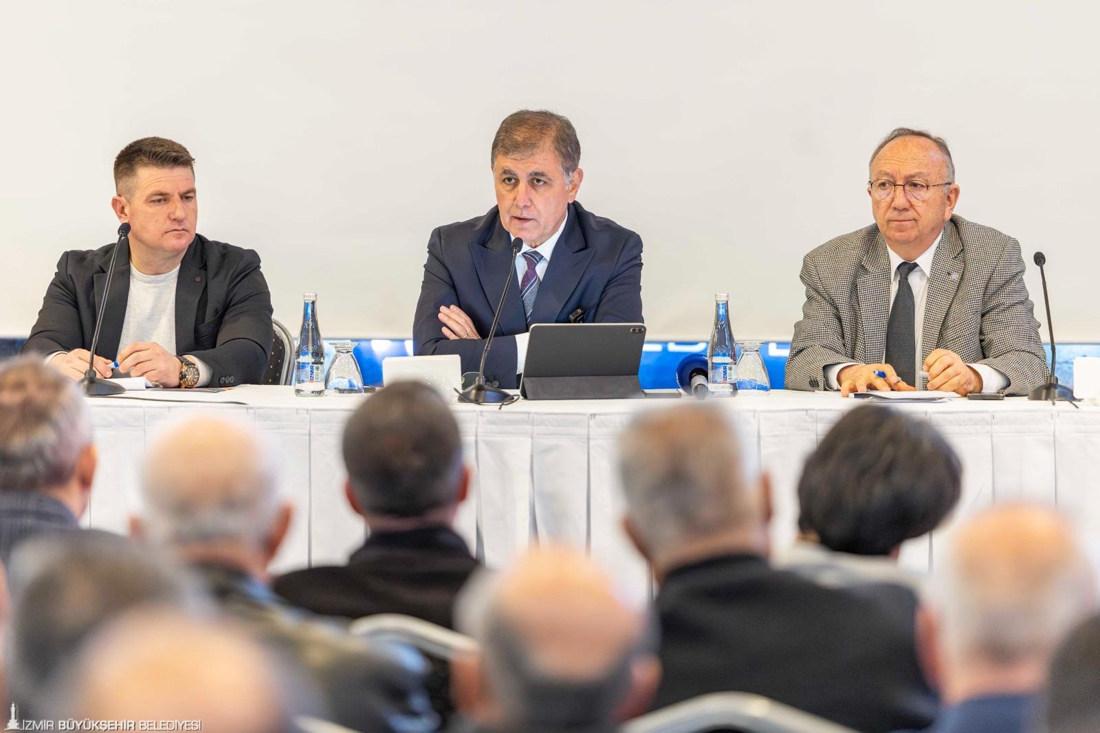 İzmir Büyükşehir Belediye Başkanı Cemil Tugay, kooperatiflerle uzun vadeli üretim
