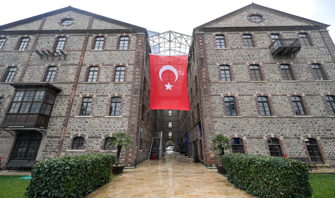 İzmir Büyükşehir Belediyesi’nin kullandığı Meslek Fabrikası, Egemenlik Binası ve eski