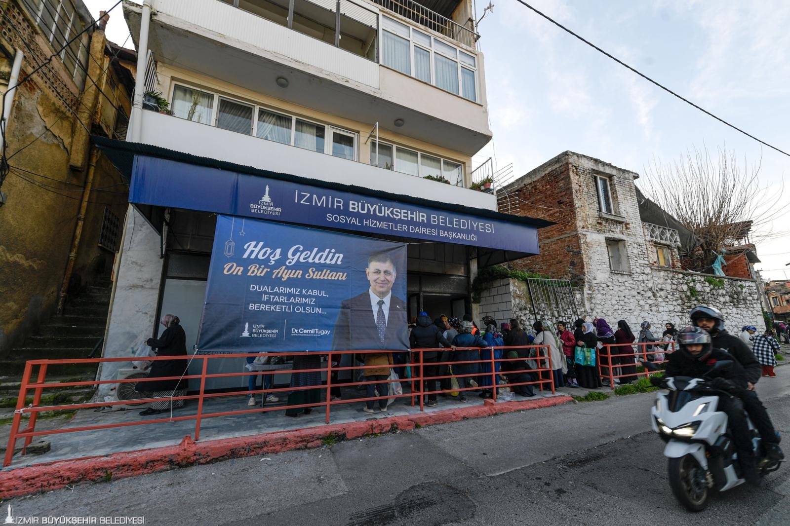 : İzmir Büyükşehir Belediyesi, Danışma ve Dayanışma Noktaları aracılığıyla Ramazan