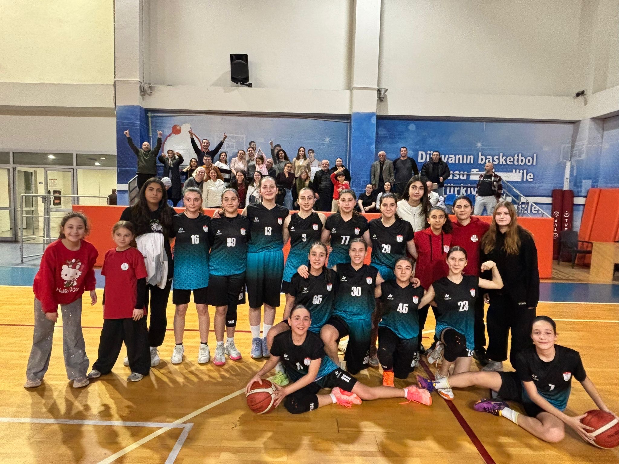 Bayraklı Belediyesi Spor Kulübü U14 Kız Basketbol Takımı, sezonu namağlup