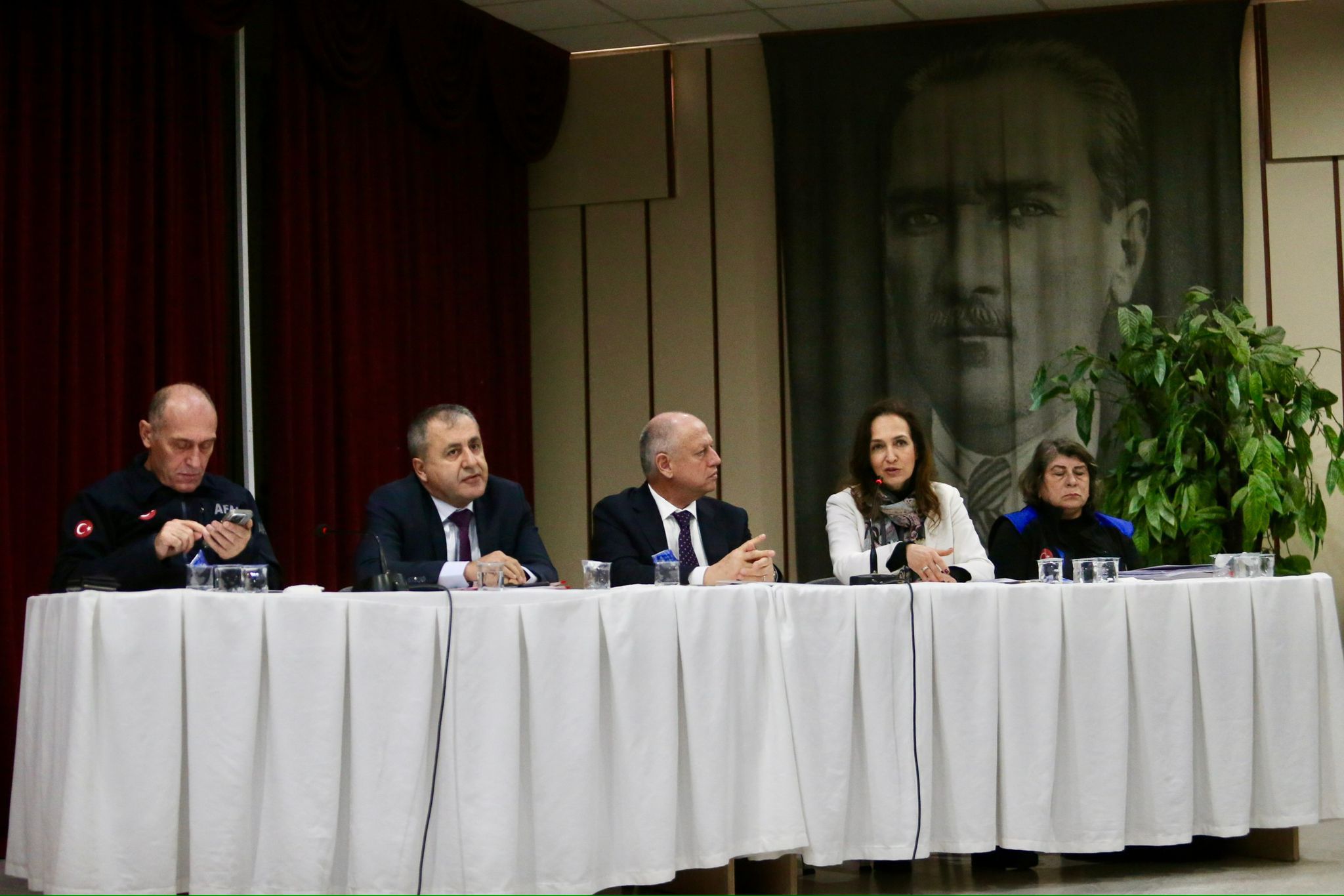 Karşıyaka İlçesi Afet Müdahale Planı Toplantısı’nda kurumlar arası iş birliği