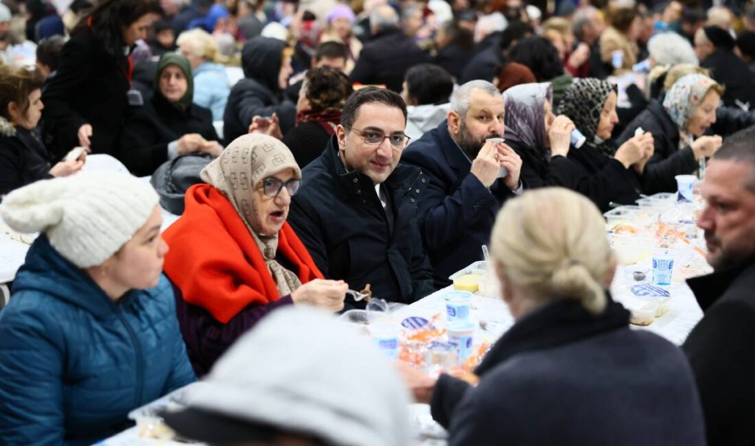 Balçova Belediyesi’nin Ramazan ayının ilk iftar programında Çetin Emeç ve