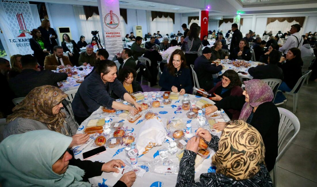 Karşıyaka Belediyesi’nin Ramazan ayının ilk iftar programı Cumhuriyet Mahallesi’nde düzenlendi.