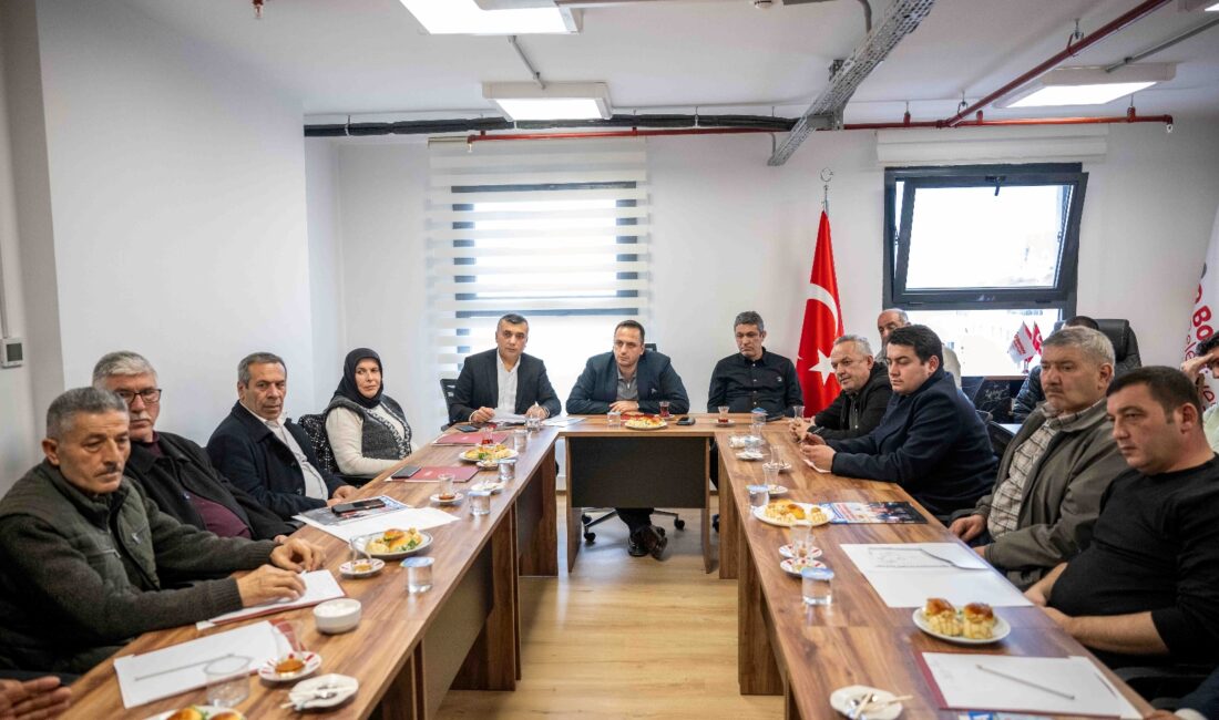 Bornova Belediye Başkanı Ömer Eşki, mahalle muhtarlarıyla bir araya gelerek