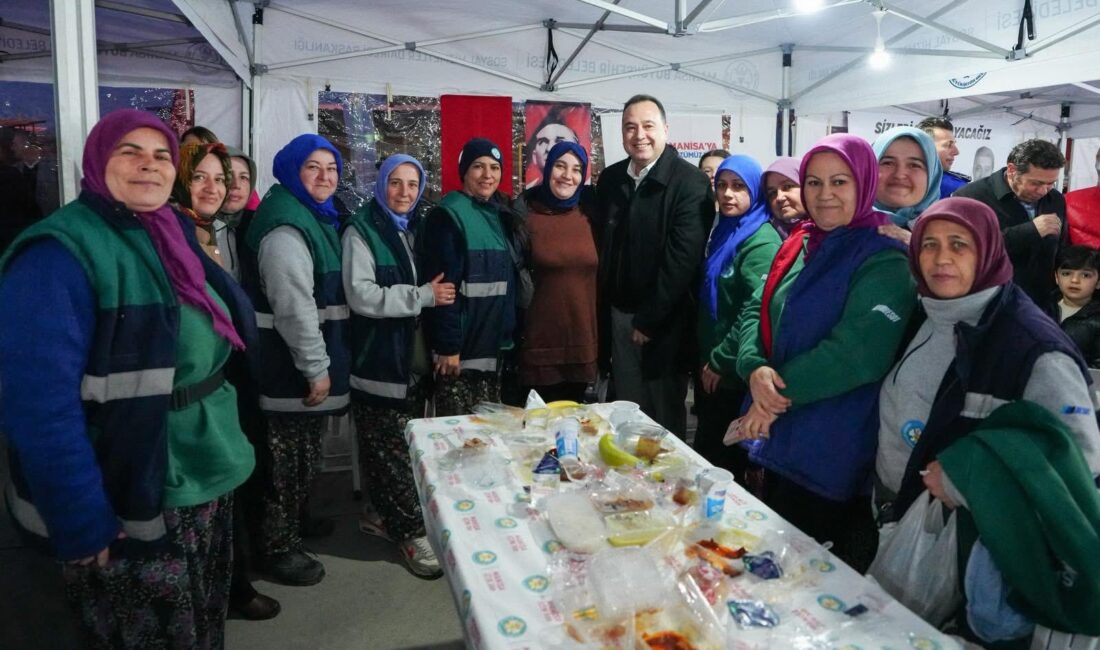 Manisa Büyükşehir Belediye Başkanı Besim Dutlulu, yoğun yağışlarda sahada görev