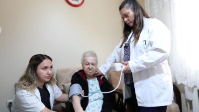 Bayraklı Belediyesi, sağlık evleri ve diş tedavi merkezlerinde sunduğu ücretsiz
