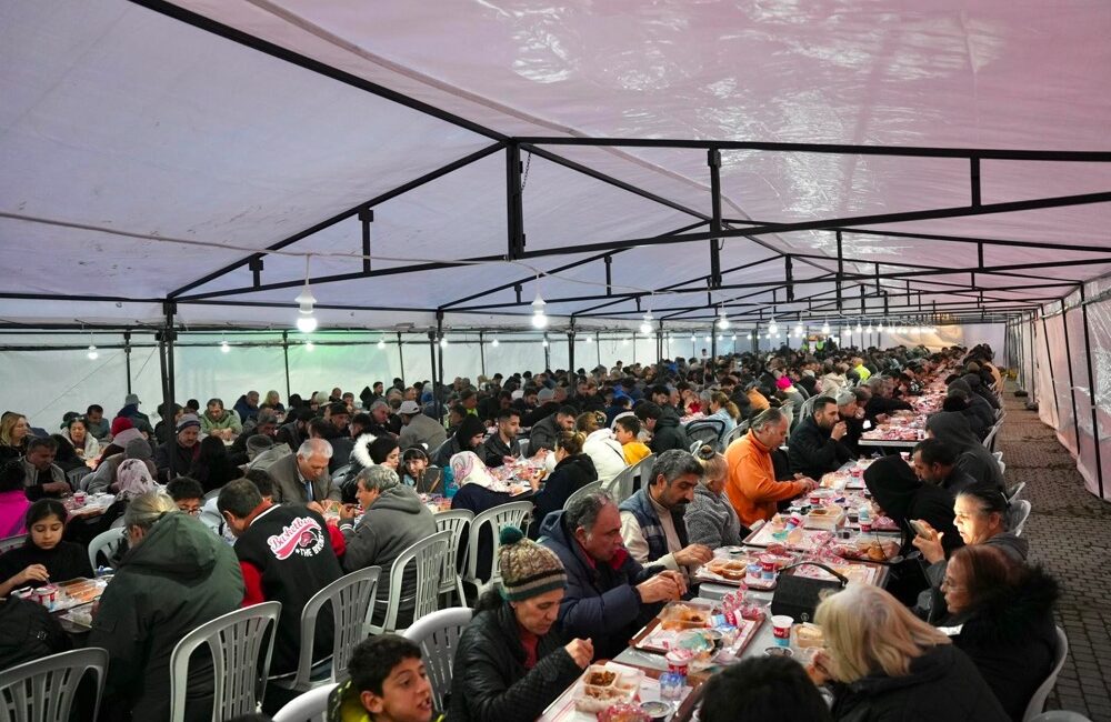 Çeşme Belediyesi’nin Ramazan ayı için düzenlediği mahalle iftarları ve Ramazan