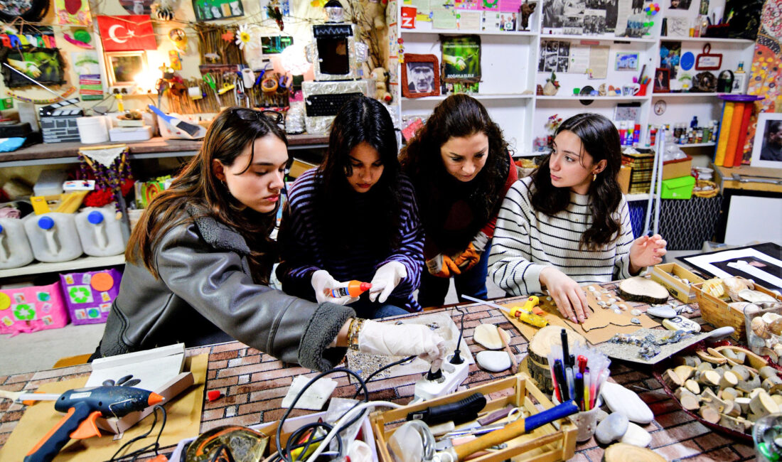 Bornova Belediyesi ve AIESEC İzmir iş birliğiyle düzenlenen “Atıktan Sanata