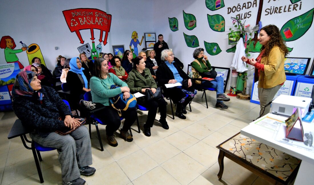 Bornova Belediyesi’nin düzenlediği kompost atölyesinde kadınlar organik atıkları komposta dönüştürdü,