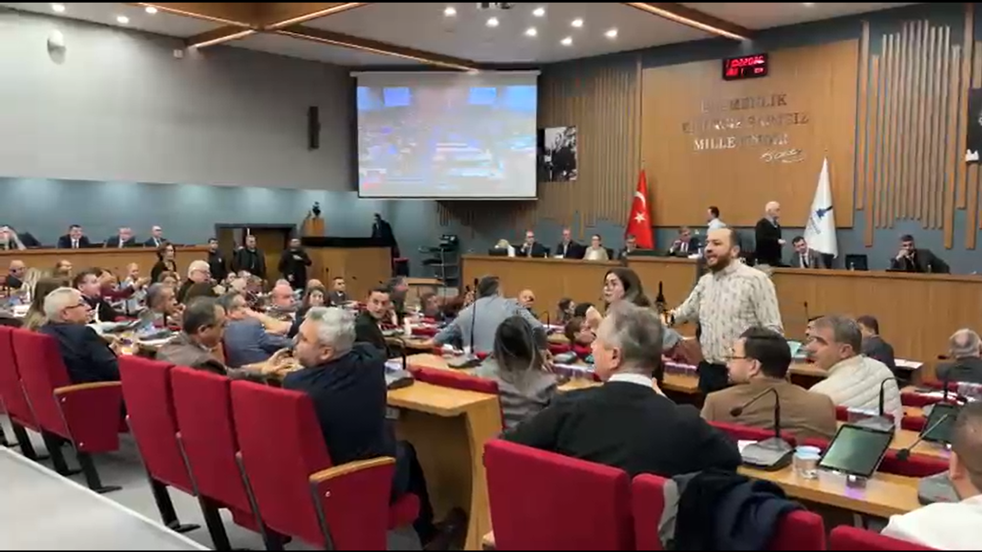 İzmir Büyükşehir Belediyesi Meclisi şubat ayı ikinci oturumunda söz alan