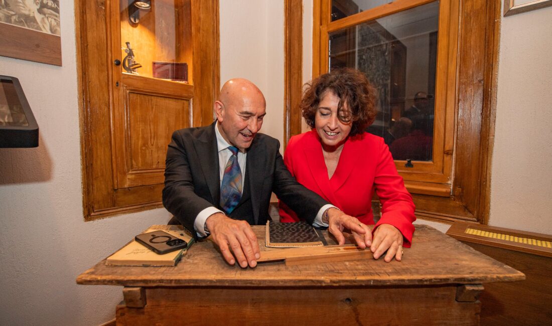 Eski İzmir Büyükşehir Belediye Başkanı Tunç Soyer, evlilik yıldönümü dolayısıyla