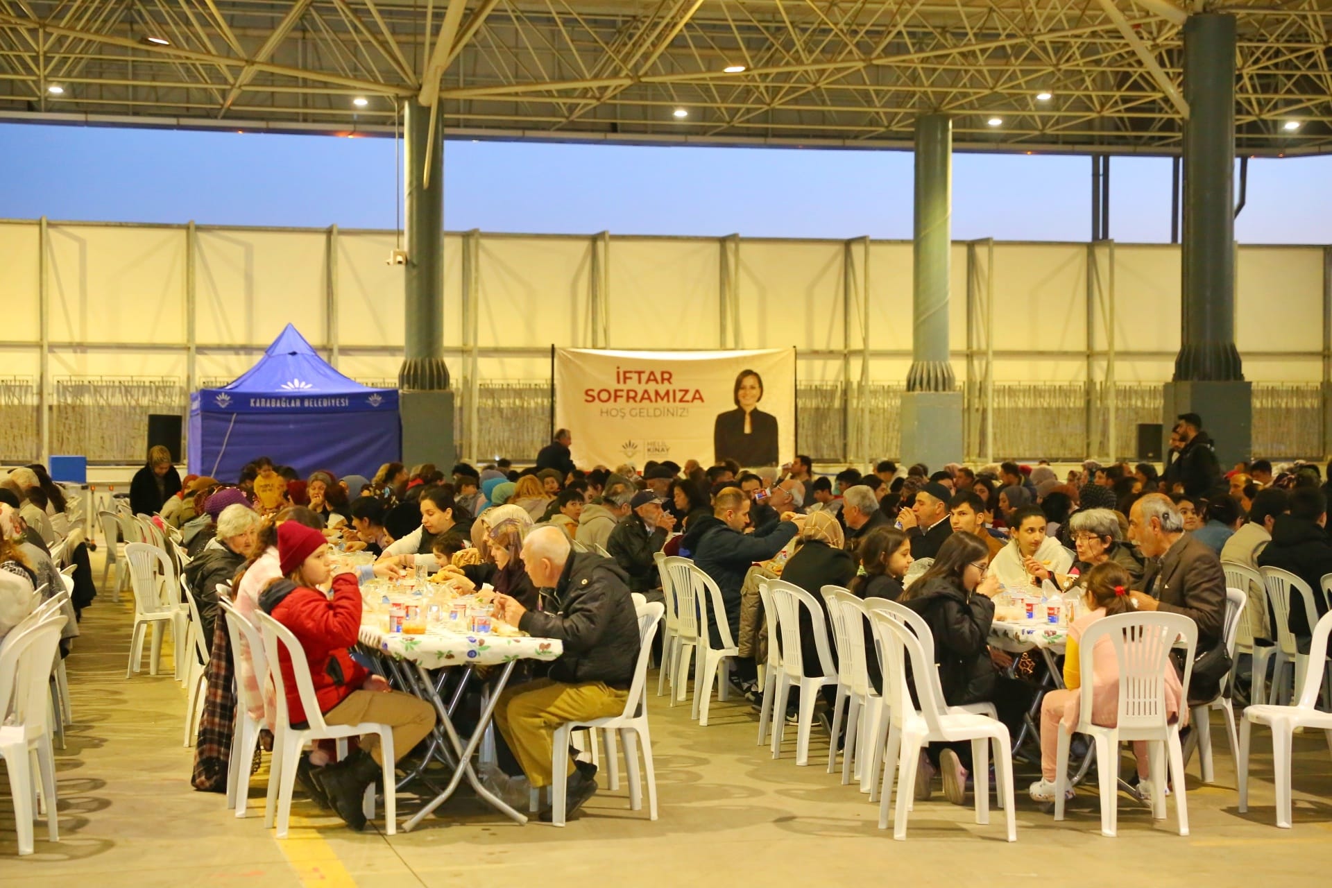 Karabağlar Belediyesi, Ramazan ayı boyunca ilçenin farklı mahallelerinde kuracağı iftar