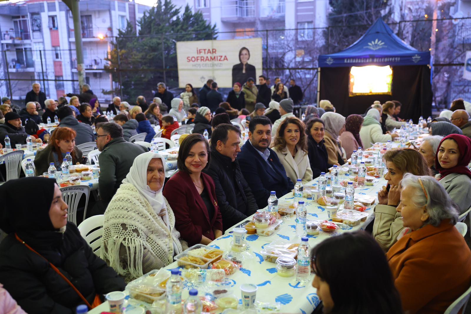 Karabağlar Belediyesi, Ramazan ayı boyunca düzenleyeceği iftar programlarının ilki Vatan