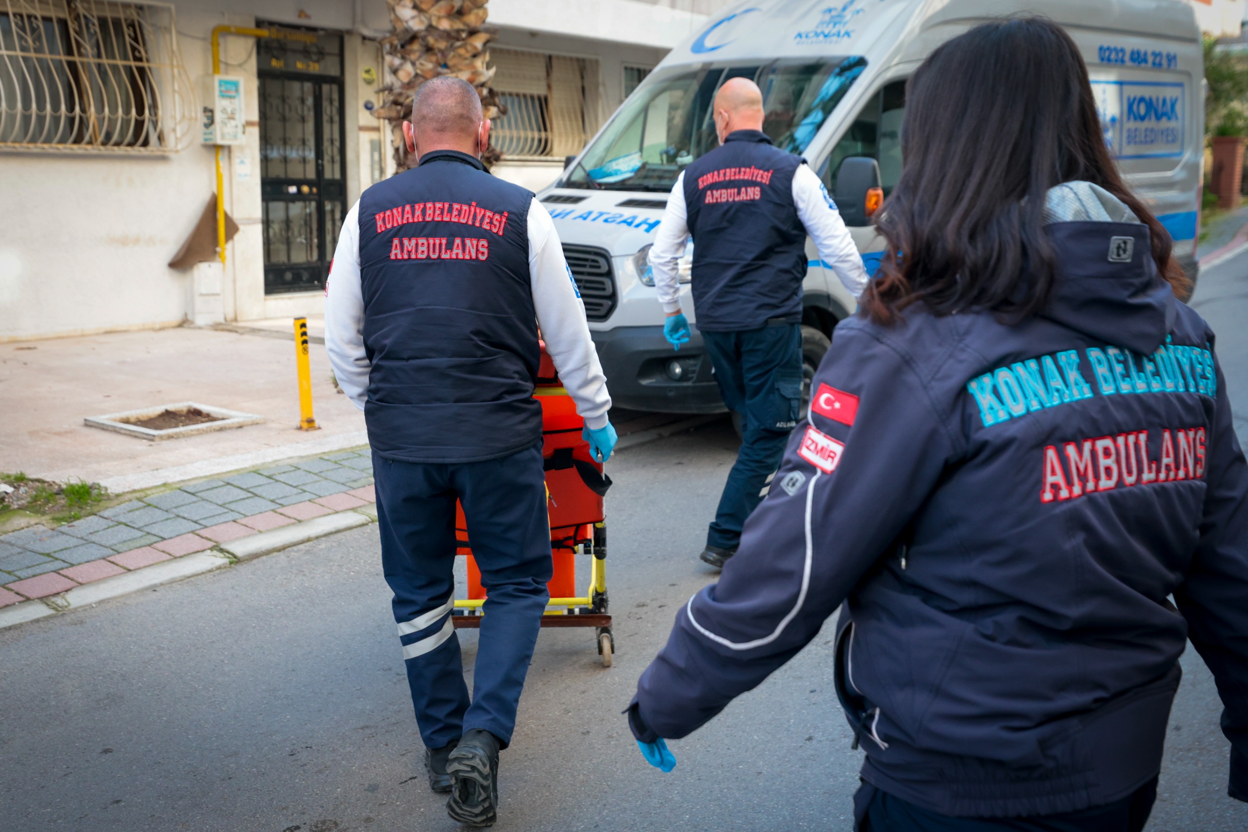 Konak Belediyesi’nin ücretsiz Hasta Nakil Ambulansı hizmeti, son iki yılda