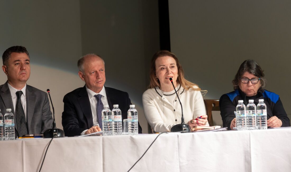 Konak Afet Müdahale Planı Toplantısı’nda konuşan Konak Belediye Başkanı Nilüfer