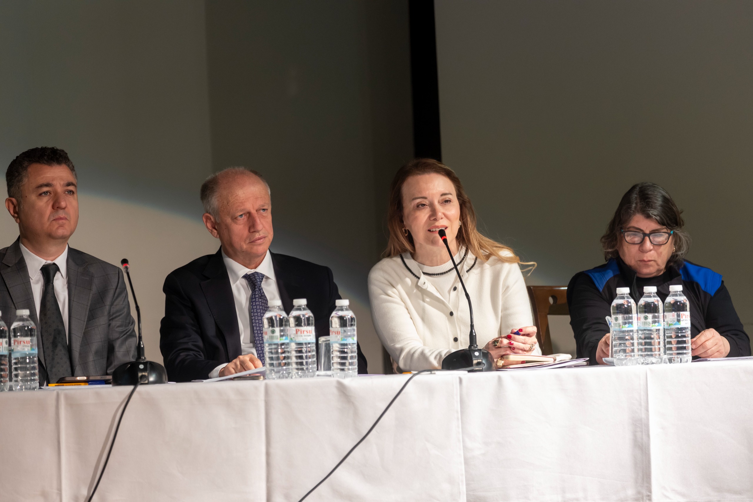 Konak Afet Müdahale Planı Toplantısı’nda konuşan Konak Belediye Başkanı Nilüfer