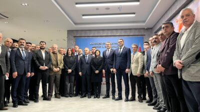 CHP Genel Başkan Yardımcıları Gökan Zeybek ve Ensar Aytekin, İzmir’deki