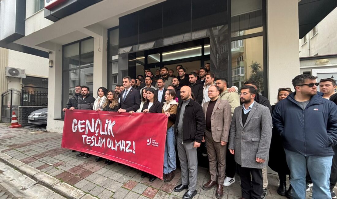 CHP İzmir İl Gençlik Kolları Başkanı Ruhsar Selis Çelik Kınacı,