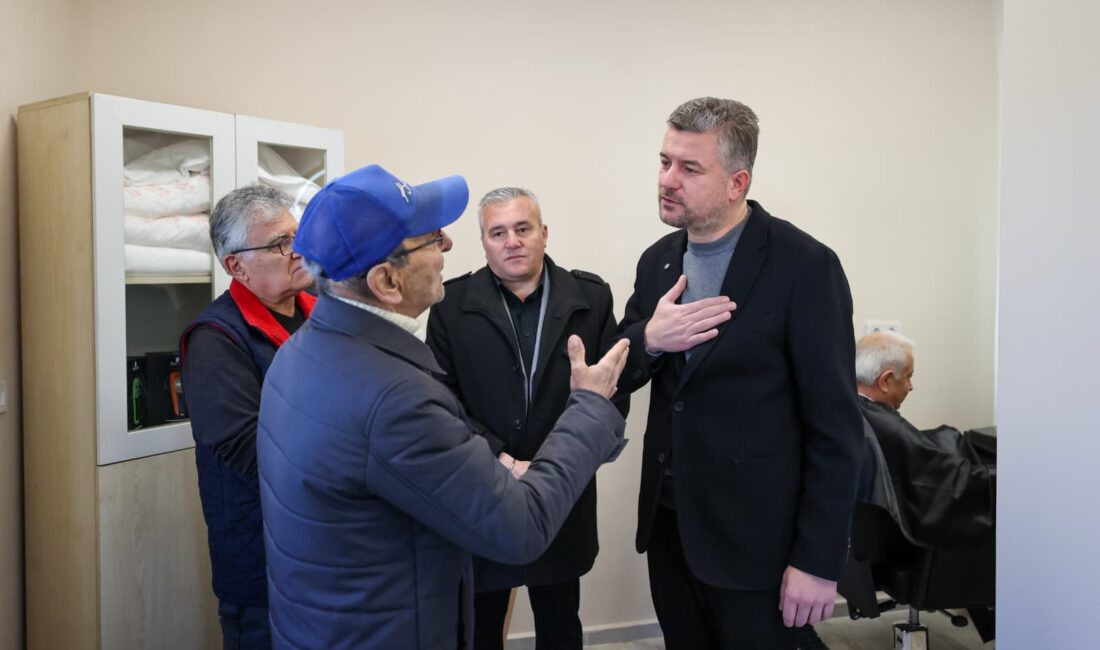 Buca Belediye Başkanı Görkem Duman, ilçede açılan ikinci Çınarlar Buluşma