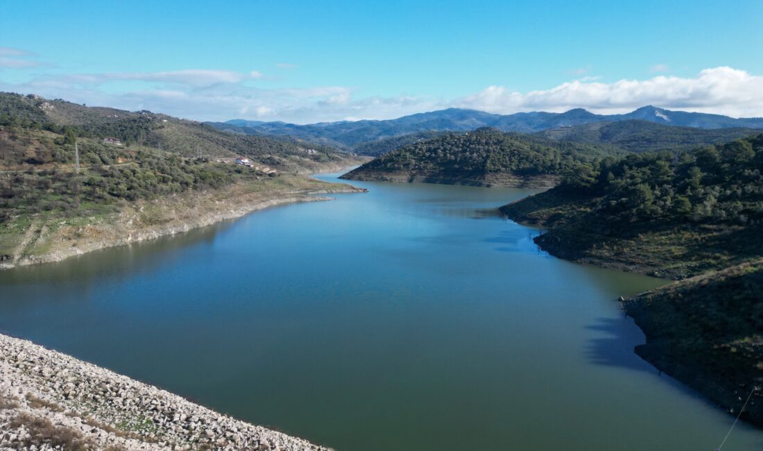 İzmir’de etkili olan yağışların ardından barajlardaki su seviyeleri artış gösterdi.