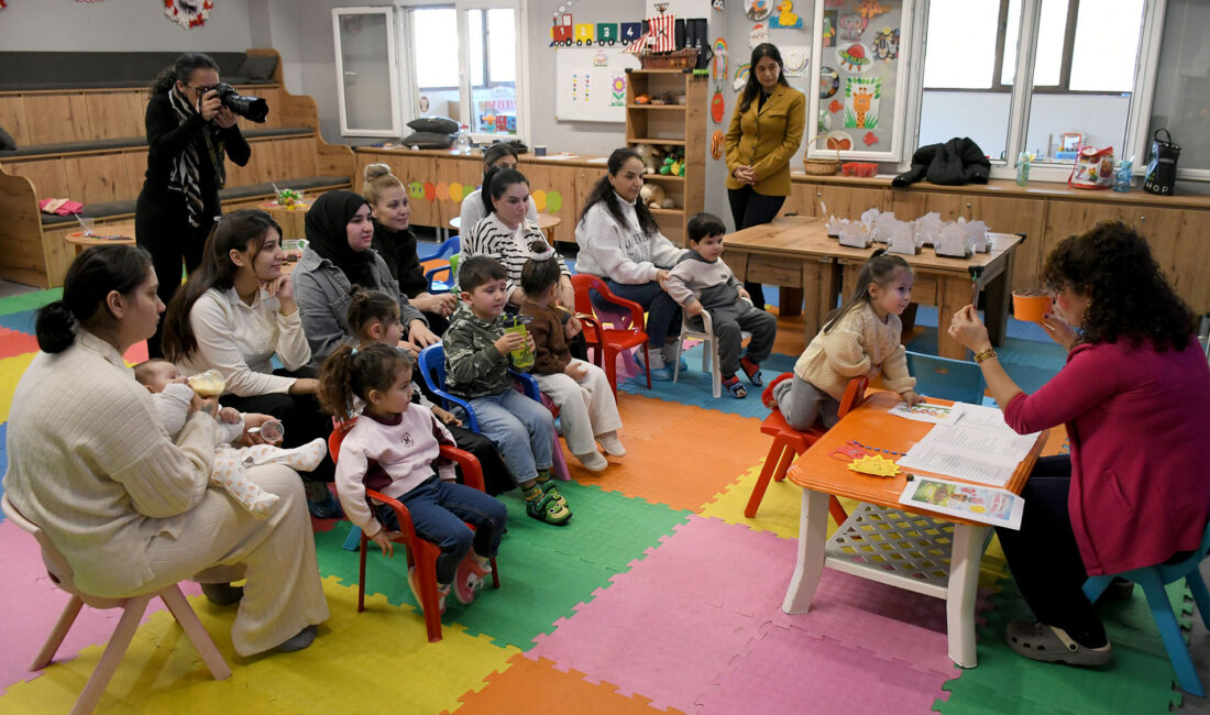 Kuşadası Belediyesi’nin Anne Baba Çocuk Merkezi’nde düzenlenen atölyede 3-6 yaş