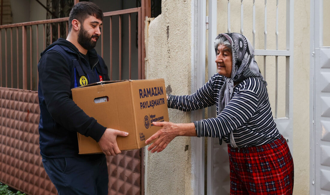 Buca Belediyesi, Ramazan ayında ihtiyaç sahibi aileler için gıda kolisi