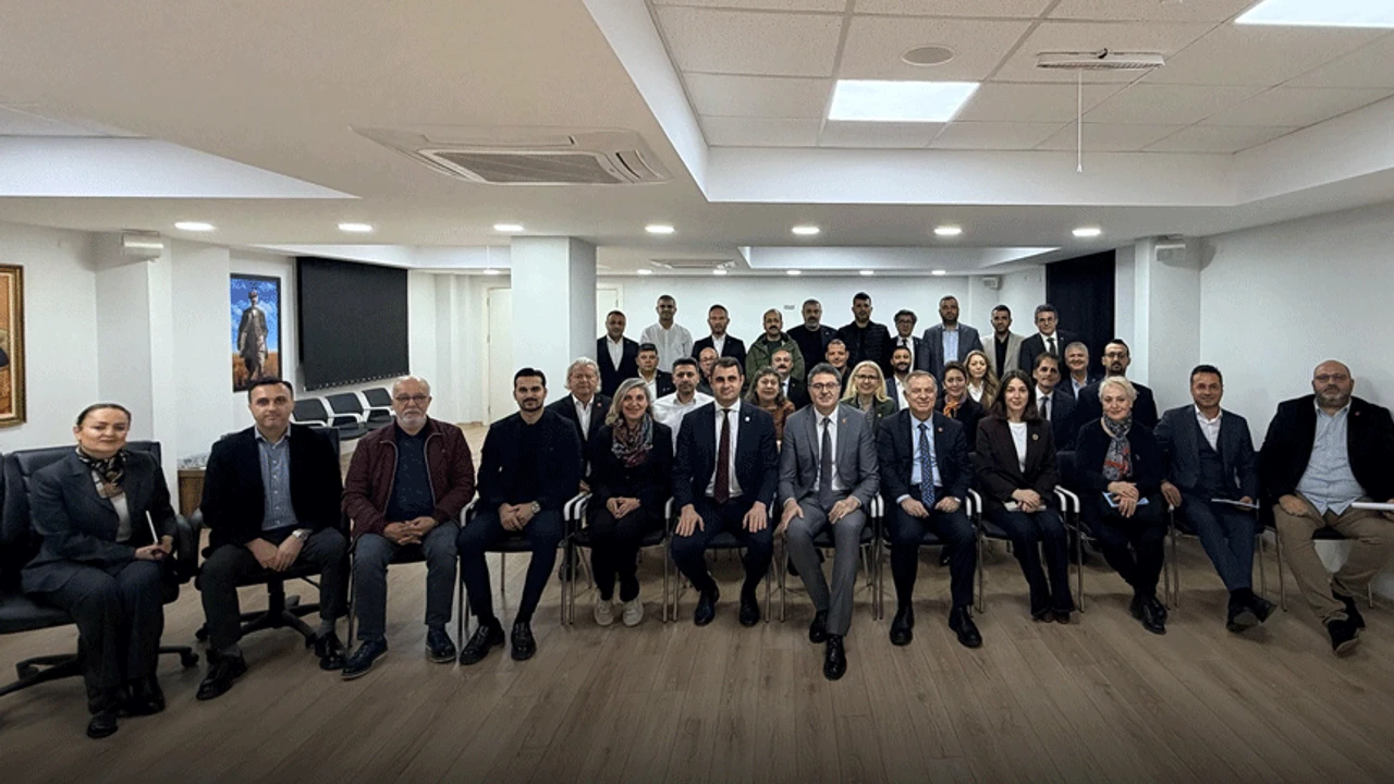 CHP Genel Başkan Yardımcıları Ensar Aytekin ve Gökhan Zeybek, İzmir’de