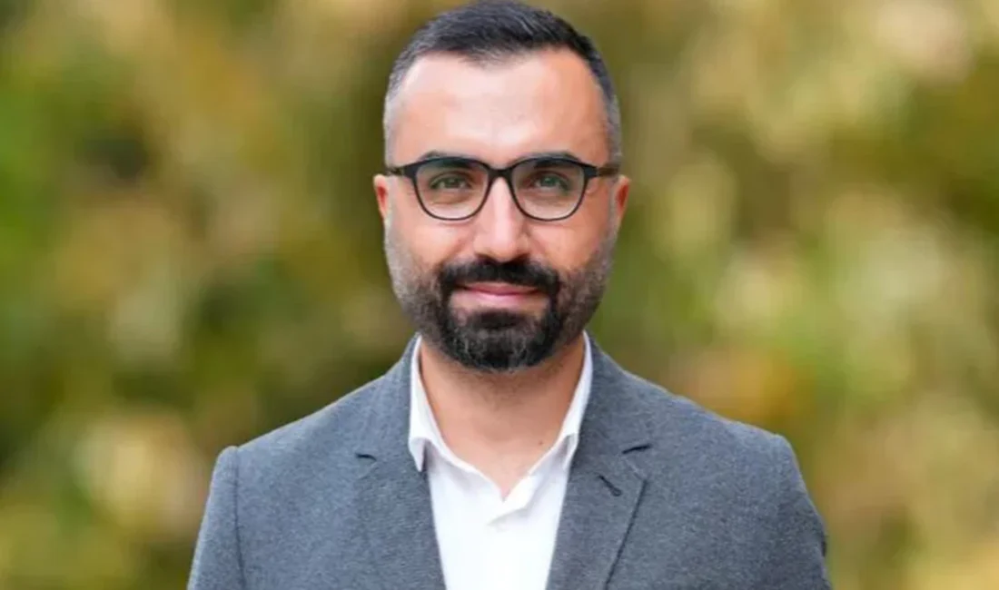‘Cumhurbaşkanına hakaret’ ve ‘yanıltıcı bilgiyi alenen yayma’ suçlamalarıyla gözaltına alınan