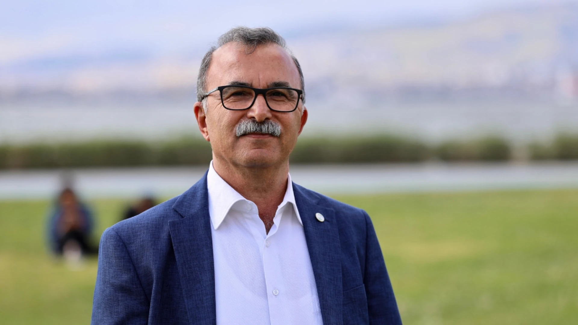 DEM Parti İzmir Milletvekili İbrahim Akın, İzmir’de 16 yaşındaki bir