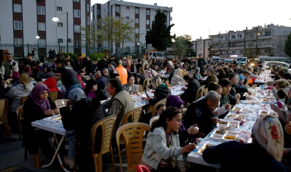 Kuşadası Belediyesi, Ramazan boyunca farklı mahallelerde kuracağı iftar sofralarında toplam