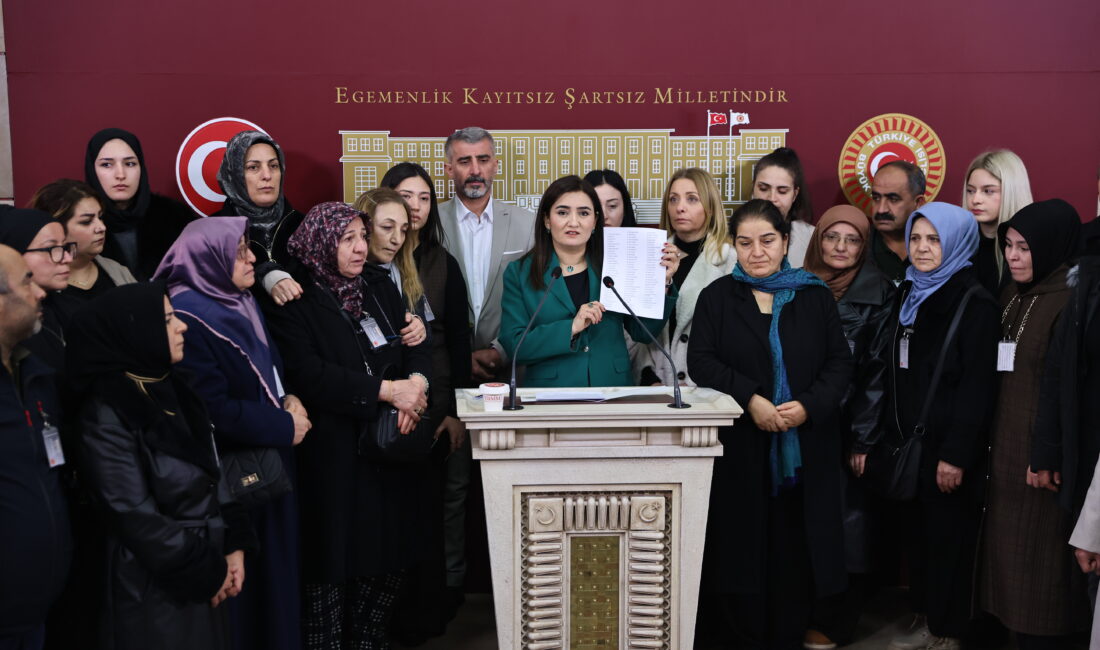 CHP’li Kılıç mağdur ailelerin sesi oldu: Türkiye bir adalet ve vicdan krizi yaşıyor CHP İzmir Milletvekili Sevda Erdan Kılıç, Mağdur Aileler Platformu üyeleriyle