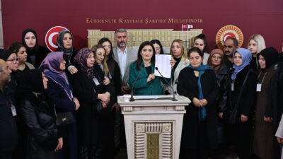 CHP İzmir Milletvekili Sevda Erdan Kılıç, Mağdur Aileler Platformu üyeleriyle