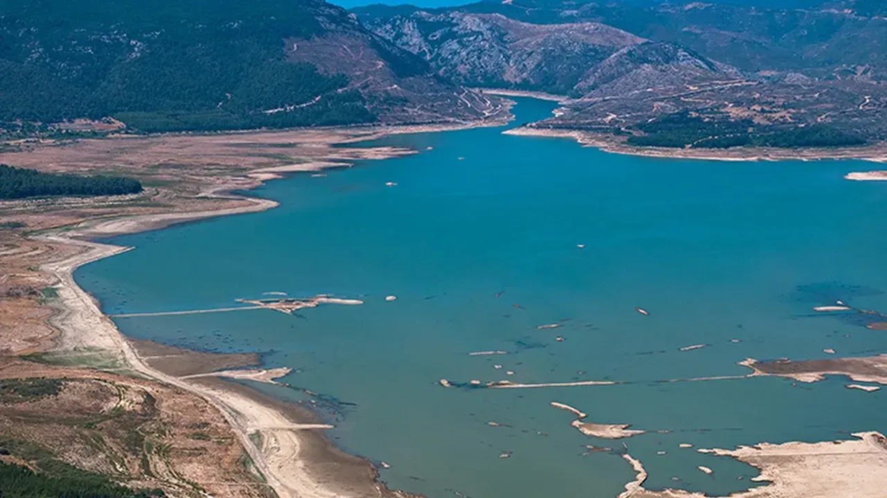 İzmir’de son günlerde etkili olan yağışlar baraj doluluk oranlarını yükseltti.