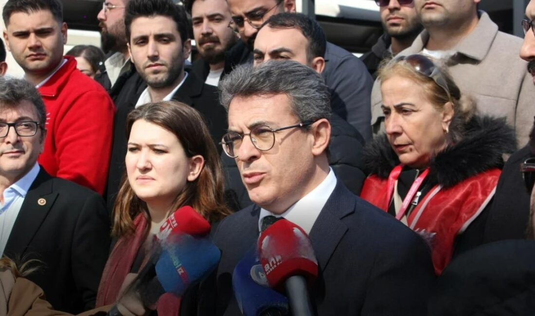İzmir Barosu’nun önceki dönem başkan ve yönetim kurulu üyelerinin, Anayasa