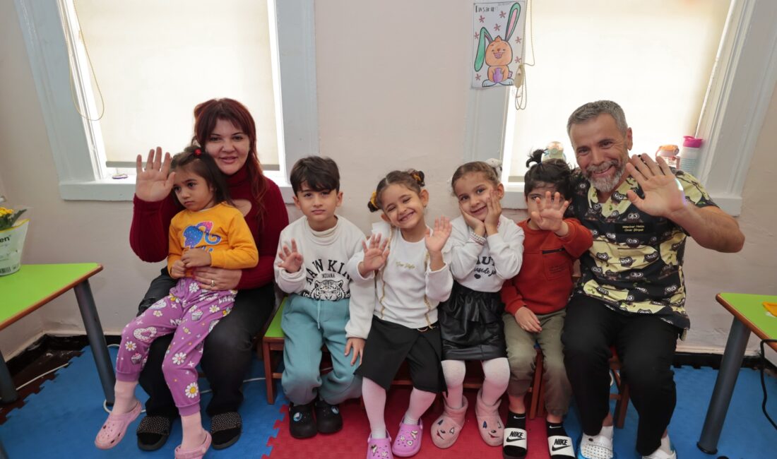 Konak Belediyesi’nin Mutlu Çocuklar Oyun Evleri’nde düzenlenen “Hayvan Sevgisi” seminerleriyle