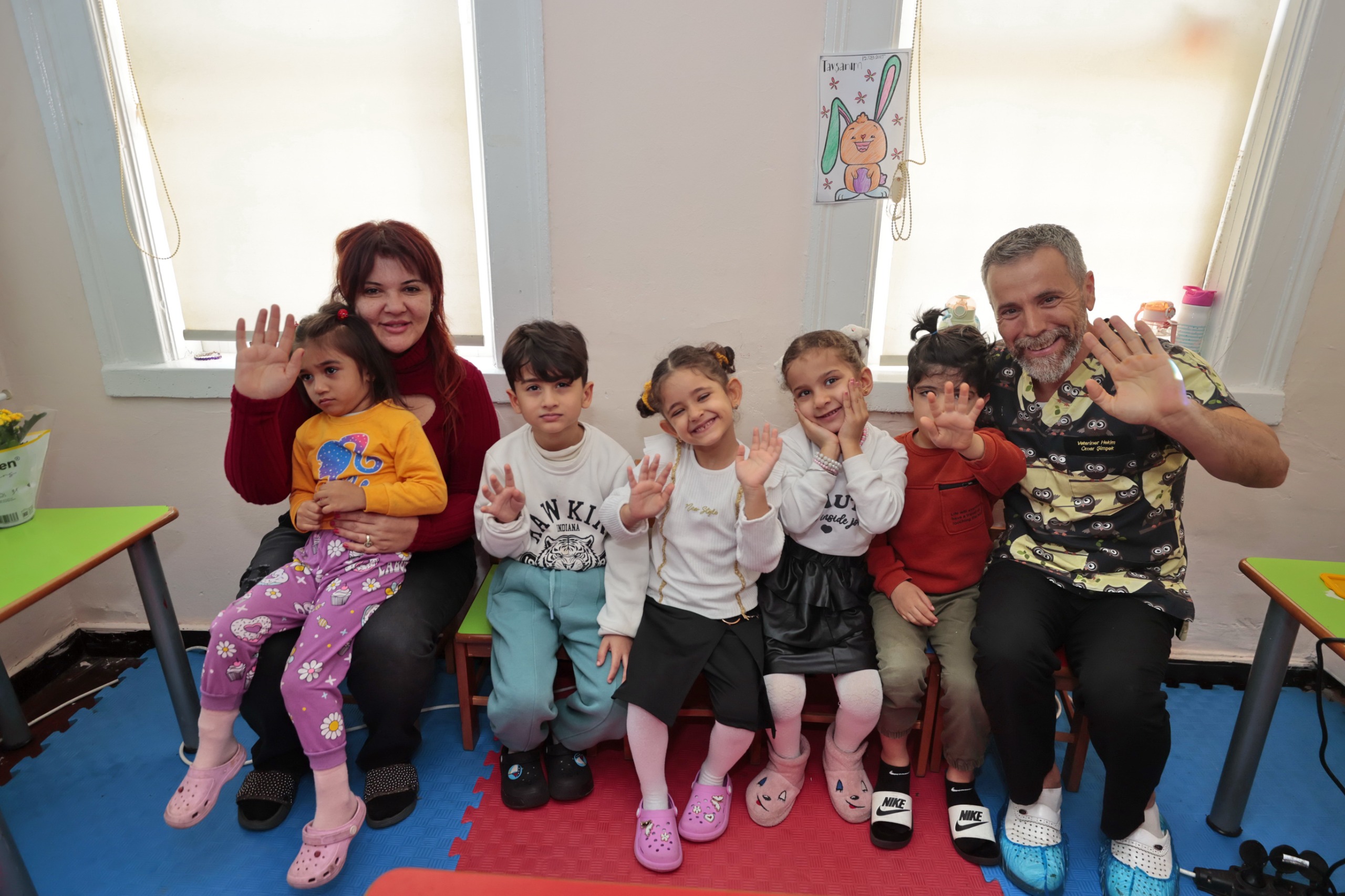 Konak Belediyesi’nin Mutlu Çocuklar Oyun Evleri’nde düzenlenen “Hayvan Sevgisi” seminerleriyle