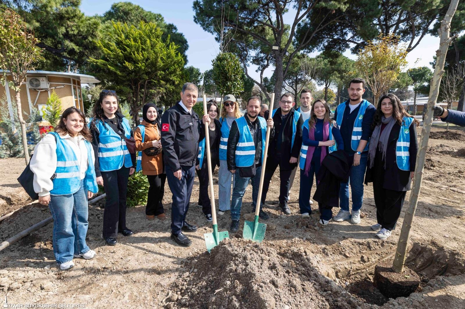İzmir Büyükşehir Belediyesi, Kültürpark’ta 4 bin 300 metrekarelik beton alanı