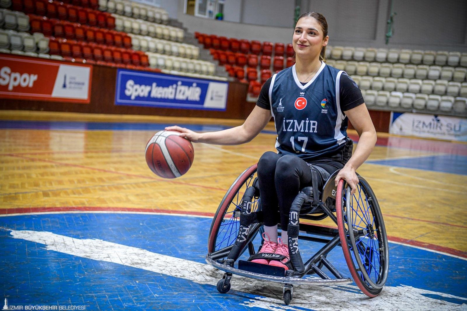 İzmir Büyükşehir Belediyesi Spor Kulübü Tekerlekli Sandalye Basketbol Takımı’nın tek