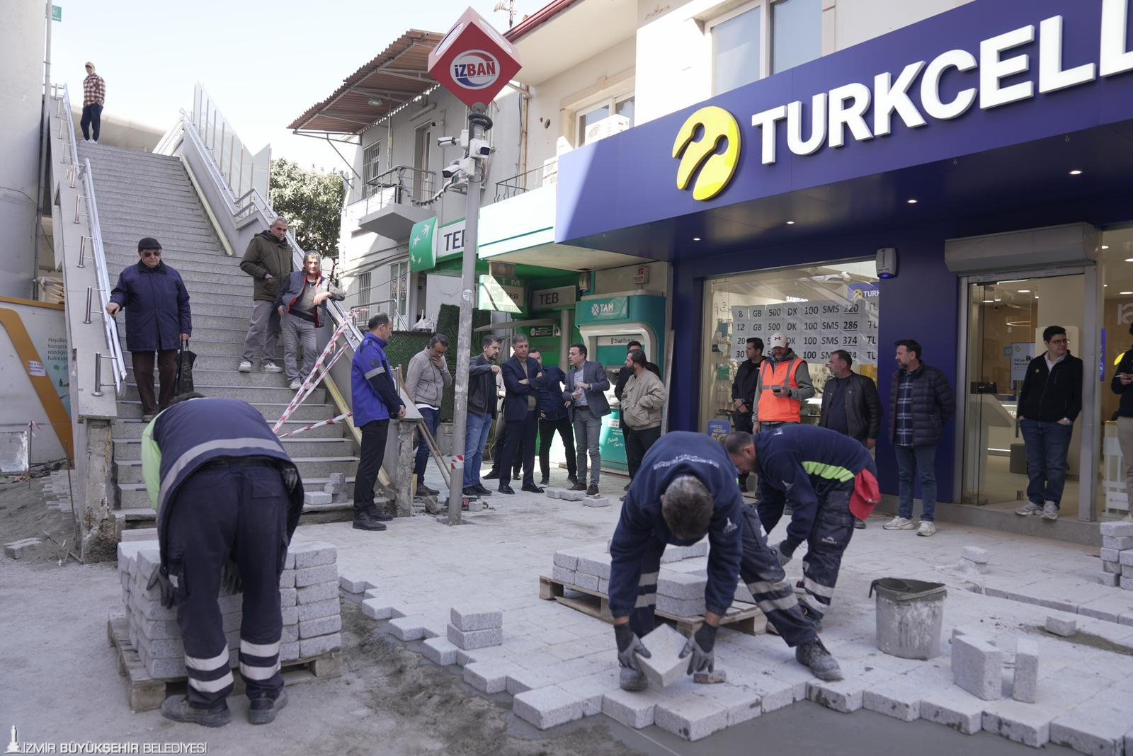 İzmir Büyükşehir Belediye Başkanı Cemil Tugay, Bayraklı Sevgi Yolu’nda devam
