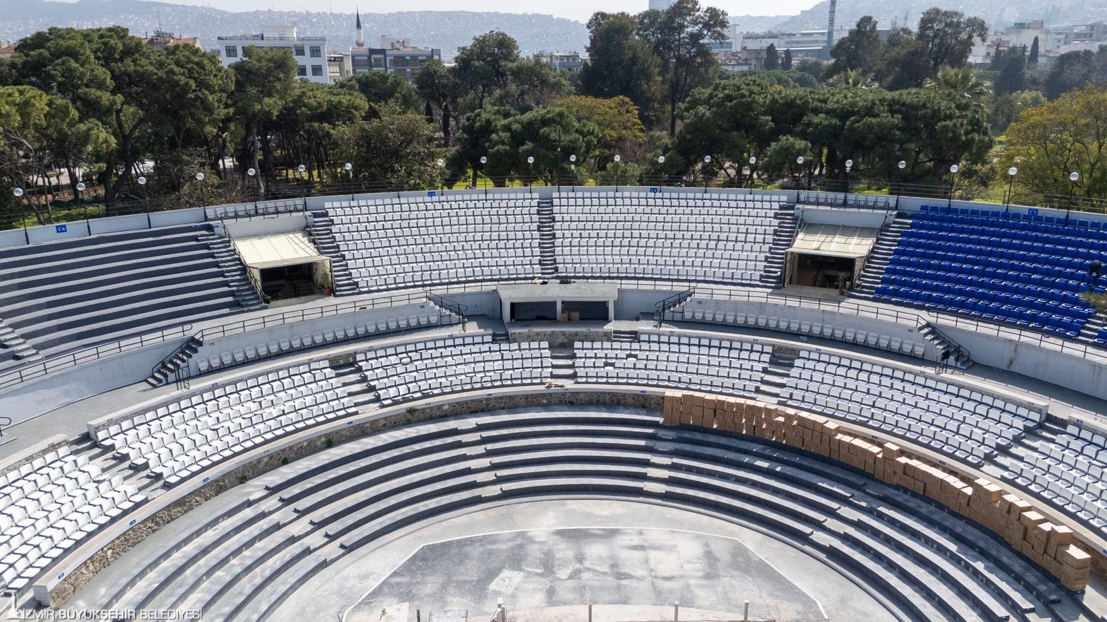 İzmir Büyükşehir Belediyesi, Kültürpark’taki Atatürk Açık Hava Tiyatrosu’nda kapsamlı bir