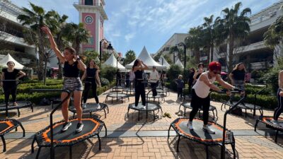 Karşıyaka Belediyesi, 8 Mart Dünya Kadınlar Günü kapsamında düzenlediği trambolin