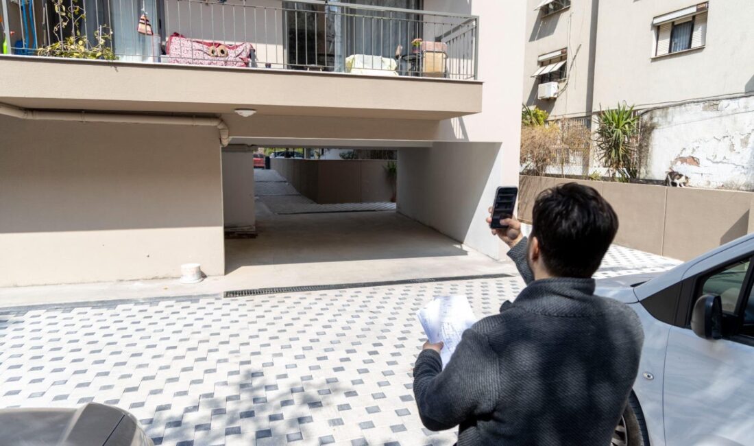 Karşıyaka Belediyesi, binalardaki otoparkların yönetmeliğe uygun kullanımı için kapsamlı saha