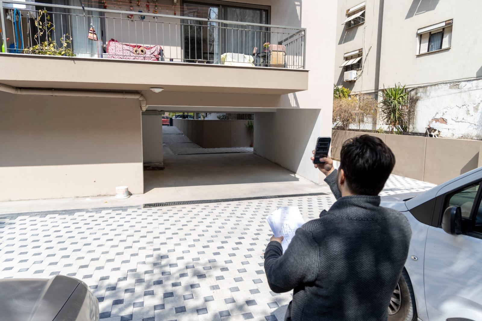 Karşıyaka Belediyesi, binalardaki otoparkların yönetmeliğe uygun kullanımı için kapsamlı saha