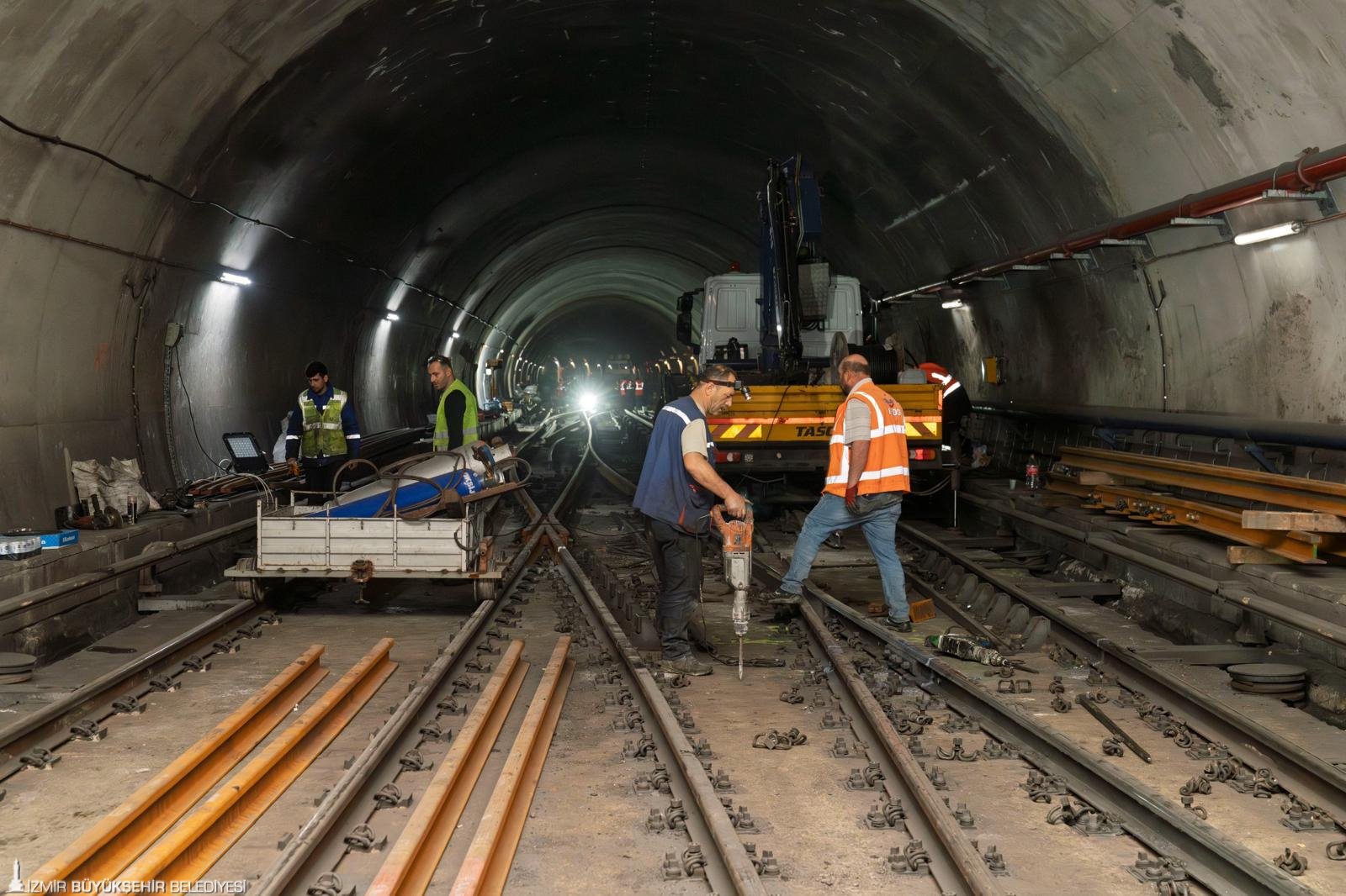 İzmir Metrosu’nda güvenliği artırmak amacıyla Evka-3 ile Ege Üniversitesi istasyonları