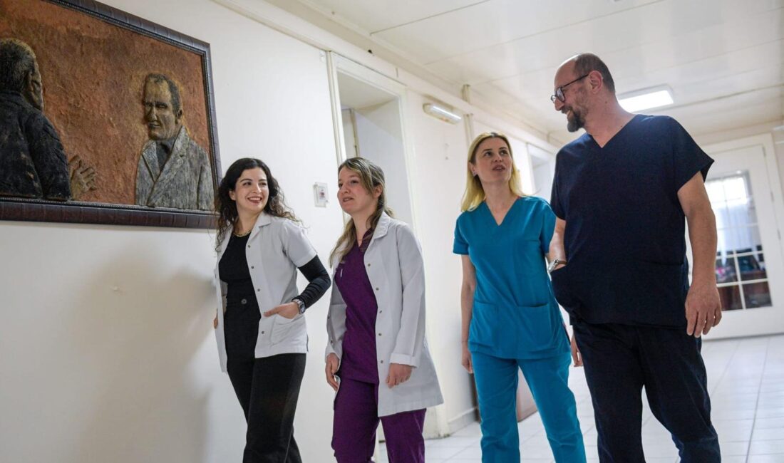 İzmir Büyükşehir Belediyesi Eşrefpaşa Hastanesi’nde doğan dört sağlık çalışanı, yıllar