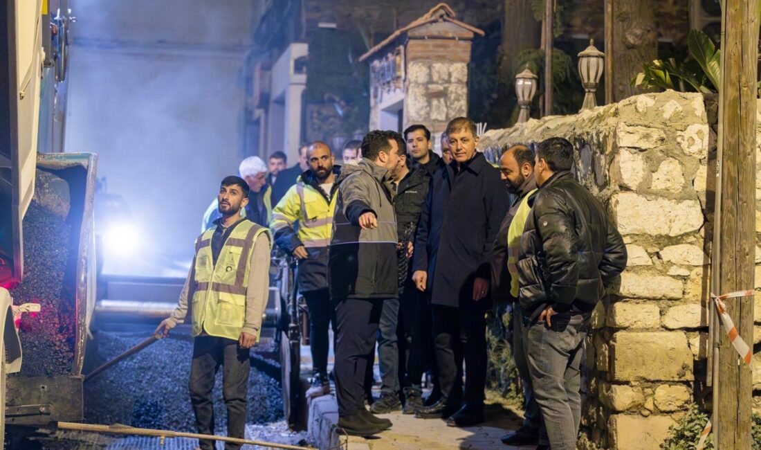 İzmir Büyükşehir Belediye Başkanı Dr. Cemil Tugay, gece yarısından sonra