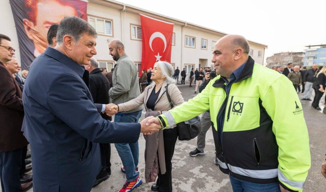 Başkan Cemil Tugay, bayram öncesi İZSU personeliyle buluştu. Kurumun zorlu