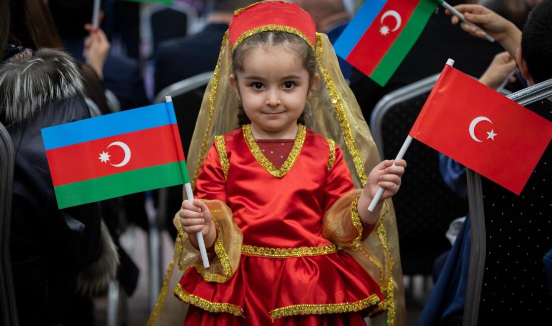 İzmir’de Nevruz Bayramı, Azerbaycanlı sanatçıların sahne aldığı geceyle kutlandı. Başkan