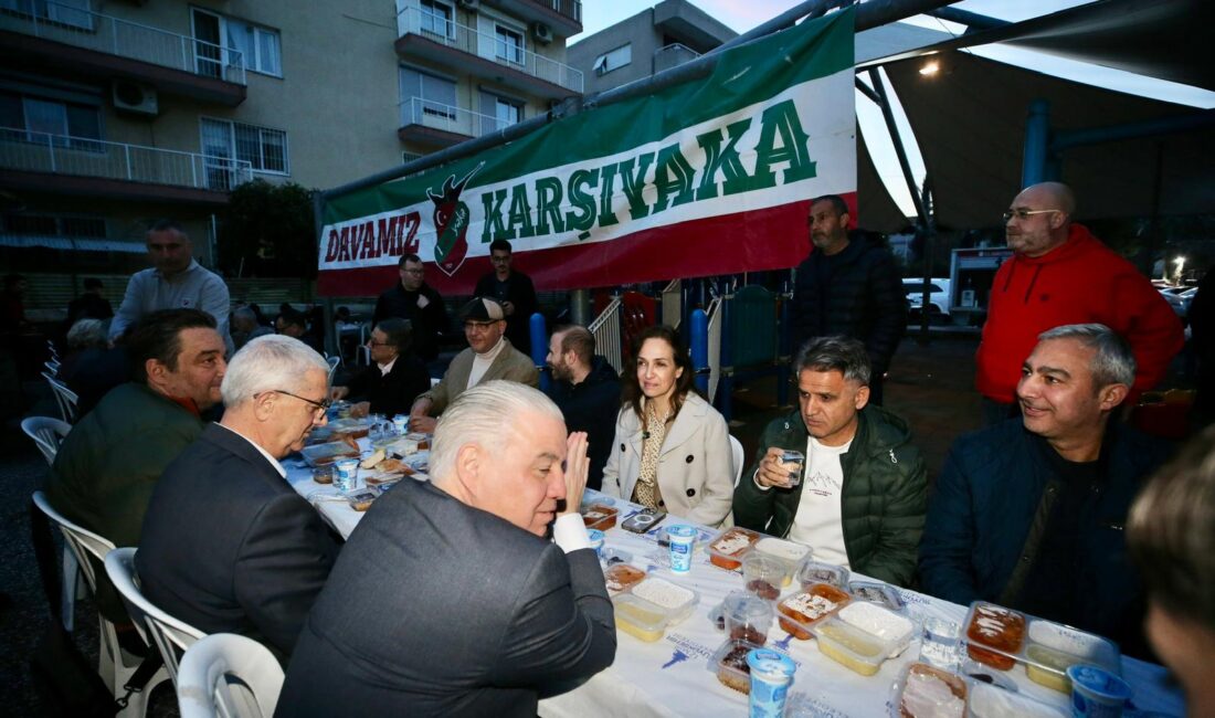 Karşıyaka Belediye Başkanı Yıldız Ünsal, Karşıyaka Taraftarlar Derneği’nin iftar programına