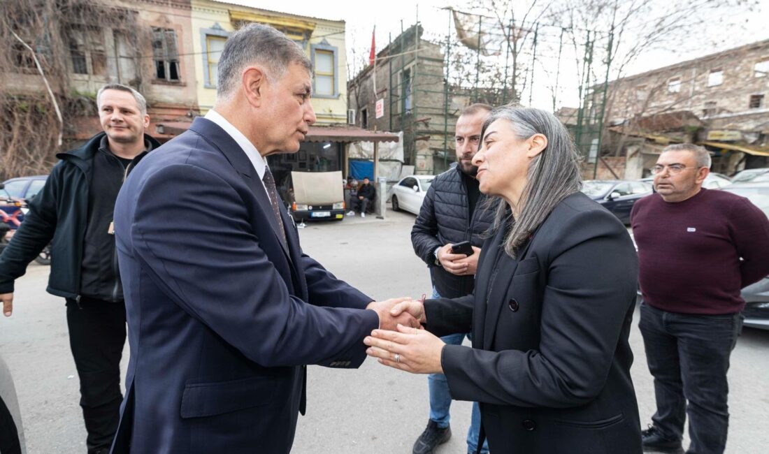 İzmir Büyükşehir Belediye Başkanı Cemil Tugay, DİSK Ege Bölge Temsilciliği
